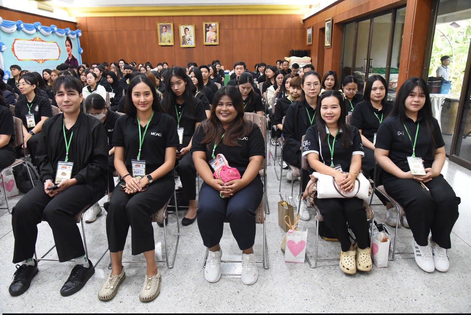 title - ผู้ตรวจราชการกระทรวงเกษตรและสหกรณ์ เป็นประธานในพิธีเปิดการอบรมและบรรยายพิเศษ เรื่อง “ นโยบายกระทรวงเกษตรและสหกรณ์” หลักสูตร การเป็นข้าราชการที่ดีสำหรับข้าราชการที่อยู่ระหว่างทดลองปฏิบัติหน้าที่ราชการ รุ่นที่ 53 ณ ห้องประชุมอาคาร 100 ปี ศูนย์ส่งเสริมและพัฒนาอาชีพเสริมนอกภาคการเกษตร